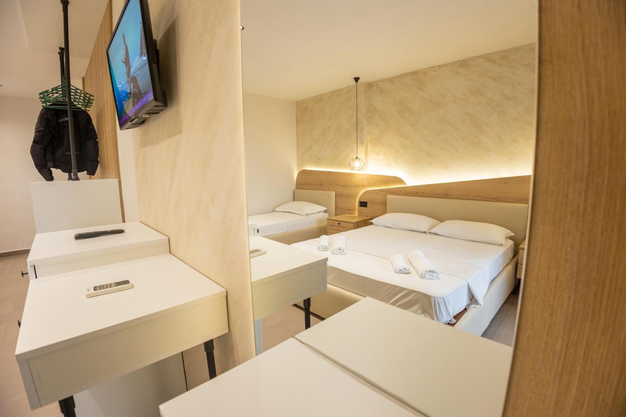 Hotel Klebrido Durrës Exteriör bild
