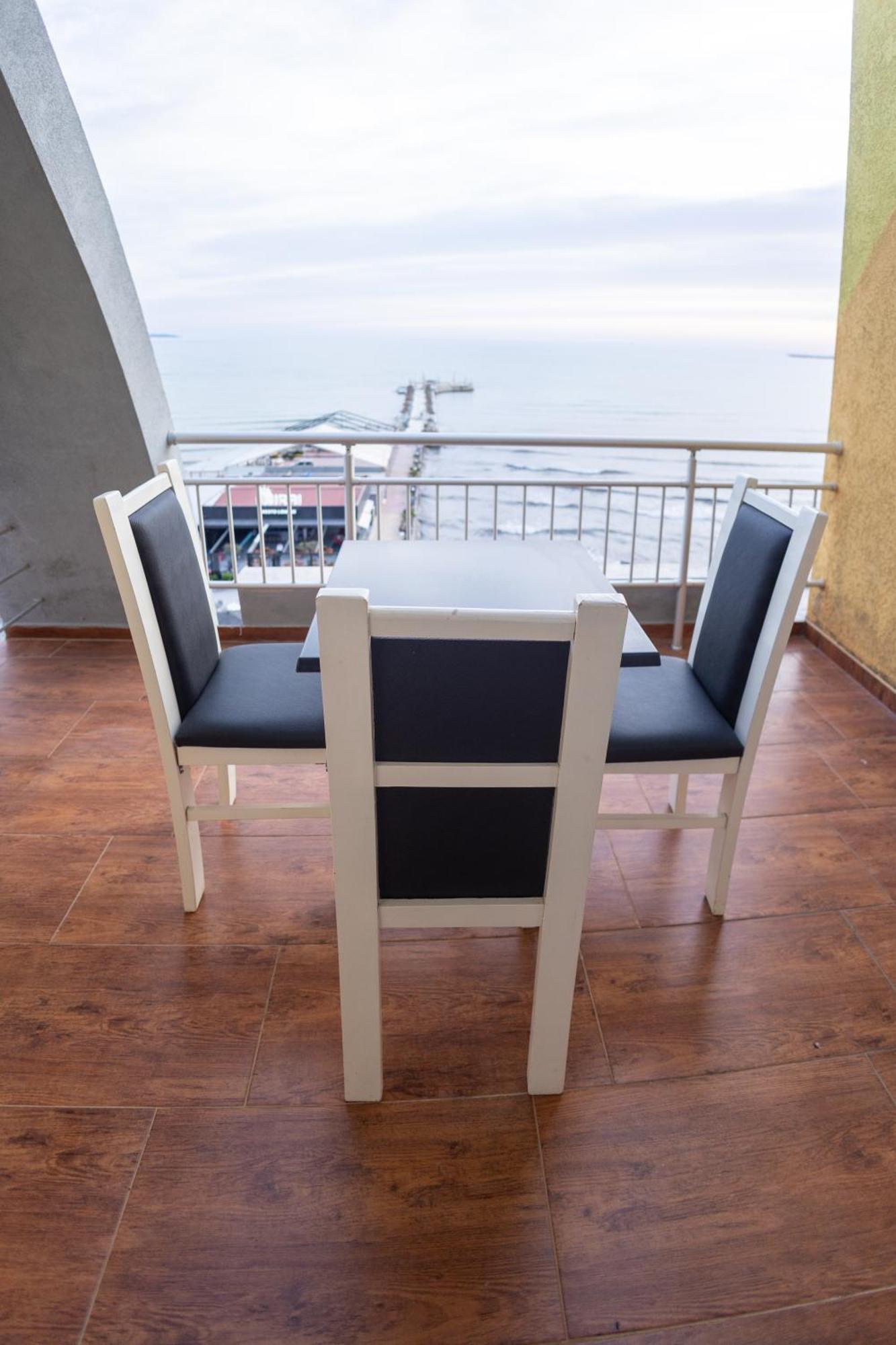 Hotel Klebrido Durrës Exteriör bild
